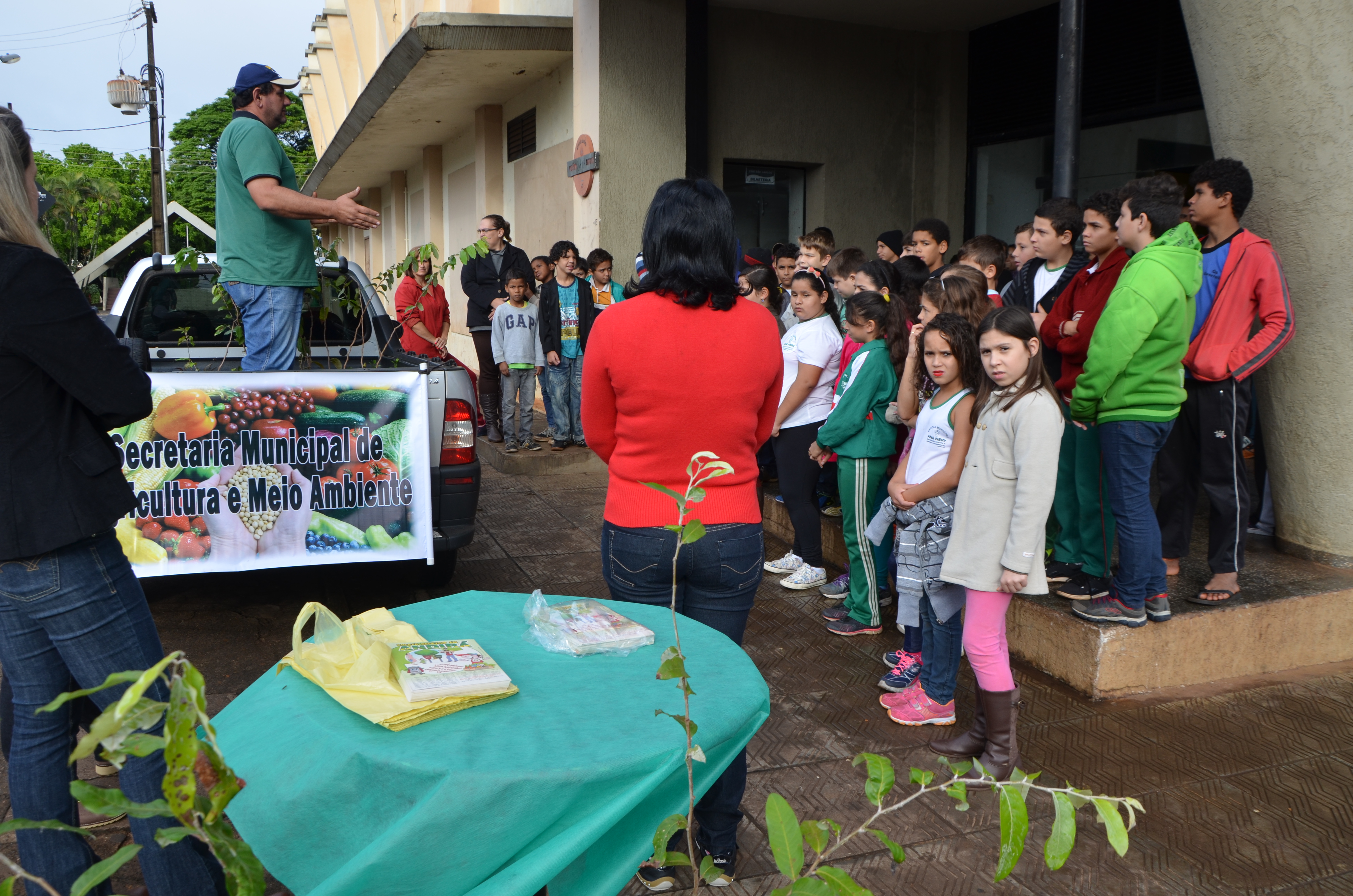 Escola Ana Nery, Projeto Esperança e Secretaria do Meio Ambiente promovem ato de sensibilização em defesa da natureza, nesta segunda