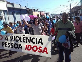 Passeata e ato público na Praça Santana marcaram o Dia Mundial de Combate a Violência Contra o Idoso