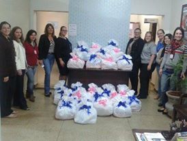 Kits para bebês chegam na Prefeitura para distribuição às futuras mamães; projeto é realizado pelo CRAS