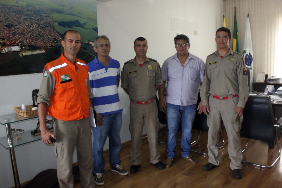Visita de comandantes fortalece parceria com defesa civil do Estado