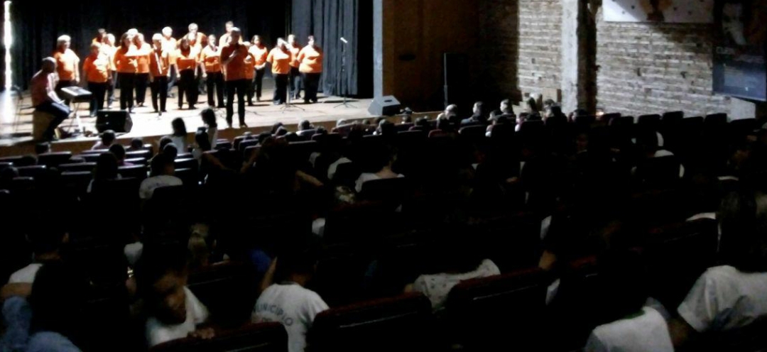Coral da Copel se apresenta em Andirá e encanta alunos da Rede Municipal de Ensino