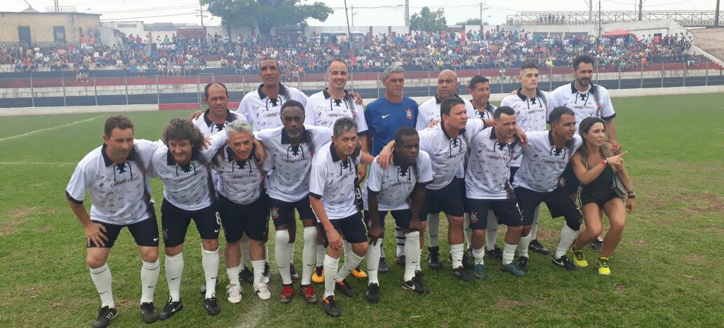 Com o estádio cheio, Secretaria de Esportes promove jogo do Master do Corinthians x Seleção Amigos de Andirá