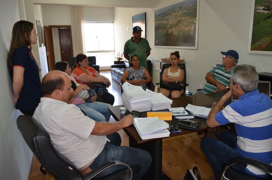 Prefeito Xavier recebe comissão de moradores do bairro rural Duas Covas e firma compromisso de reestrutura das estradas