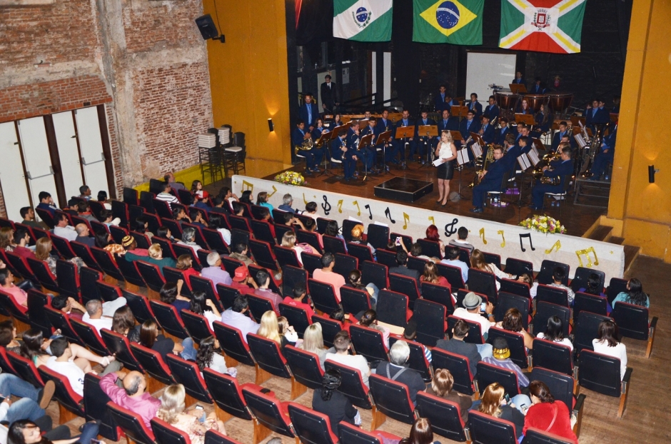 Com o Cine Teatro lotado, Concerto de Orquestra Sinfônica encantou o público em Andirá