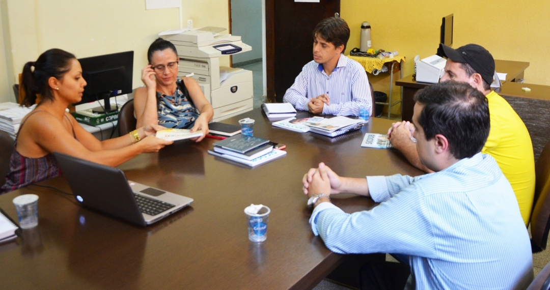 Istituto Sicoob apresenta projetos de educação cooperativista à Prefeitura de Andirá