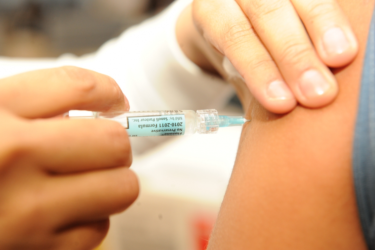 Prefeitura disponibiliza vacinas contra o HPV para meninos 