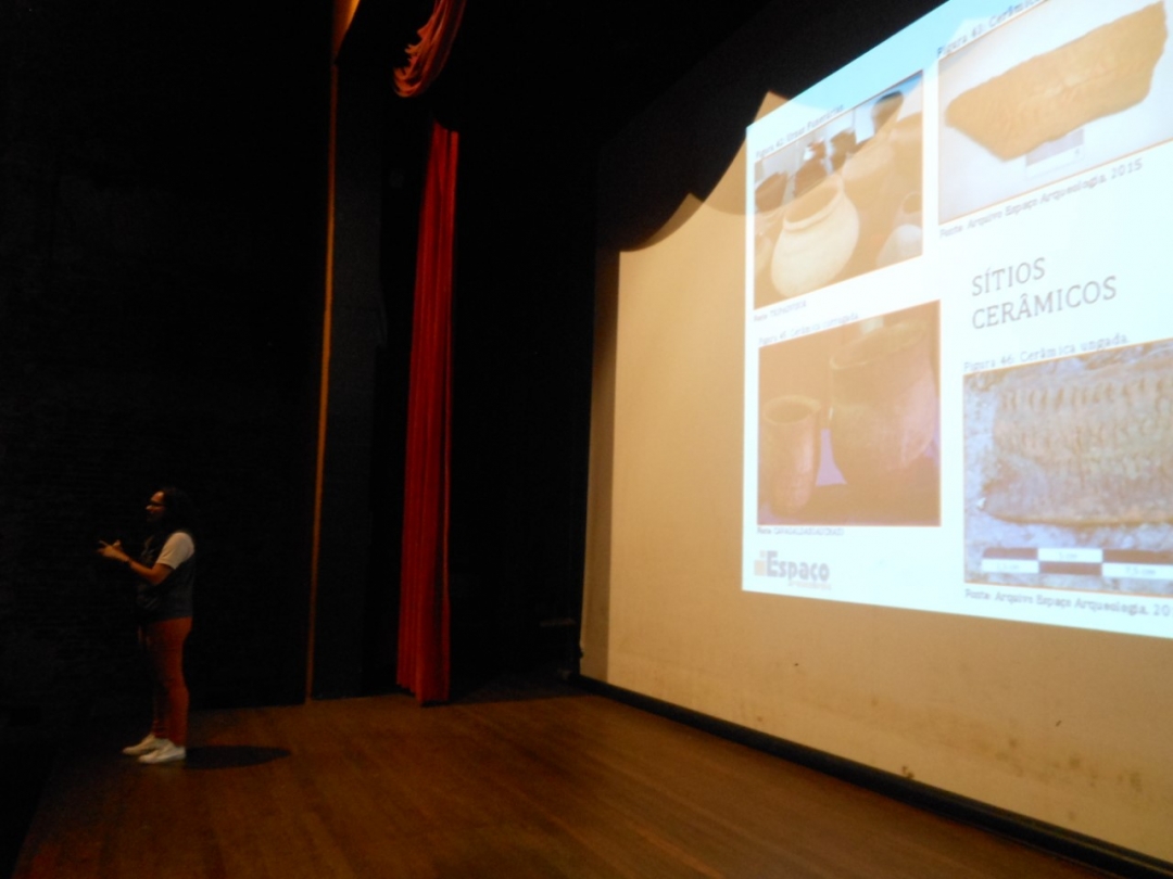 Palestra sobre arqueologia, no Cine Teatro São Carlos, propiciou informações sobre sítios aqueológicos na região