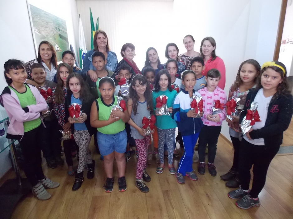 Escolas Municipais de Andirá promoveram concurso de desenhos e frases sobre o combate a violência e exploração sexual infantil