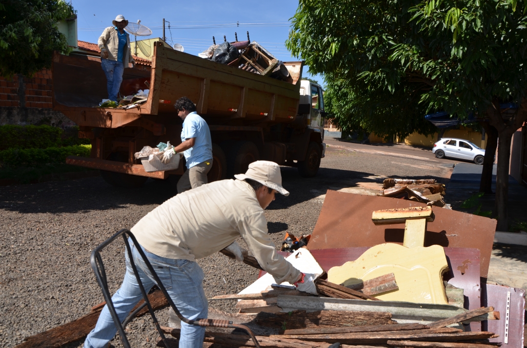 Operação Cidade Limpa  recolhe, no primeiro dia, seis caminhões de entulhos, lixo eletrônico e móveis velhos.