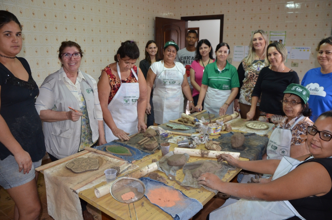 Prefeitura, Sindicato Rural e SENAR promovem curso de Artesanato em Argila no Distrito Nossa Senhora Aparecida 
