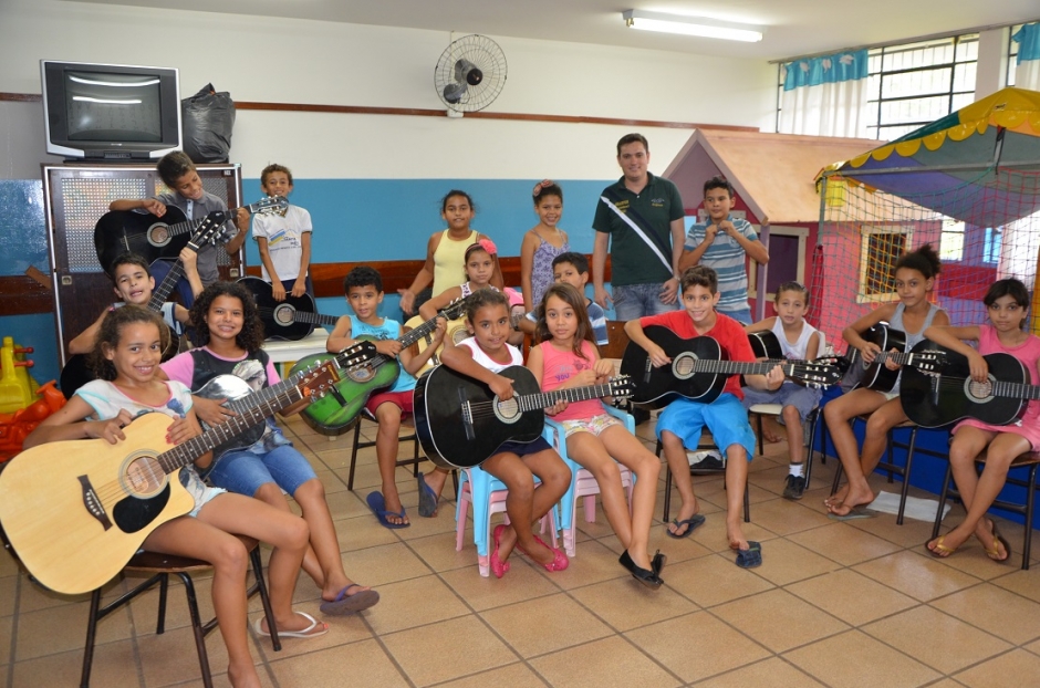 Aulas de música na Escola Santa Inês, têm mobilizado alunos e dinamizado processo de ensino - aprendizagem
