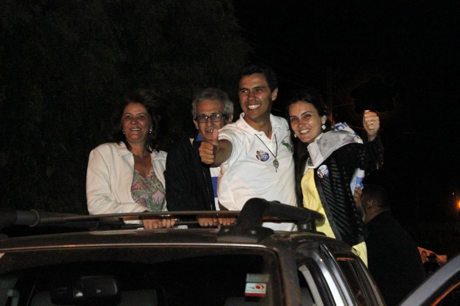           Deputado eleito Diego Garcia ( PHS ) comemora sua vitória em Andirá 
