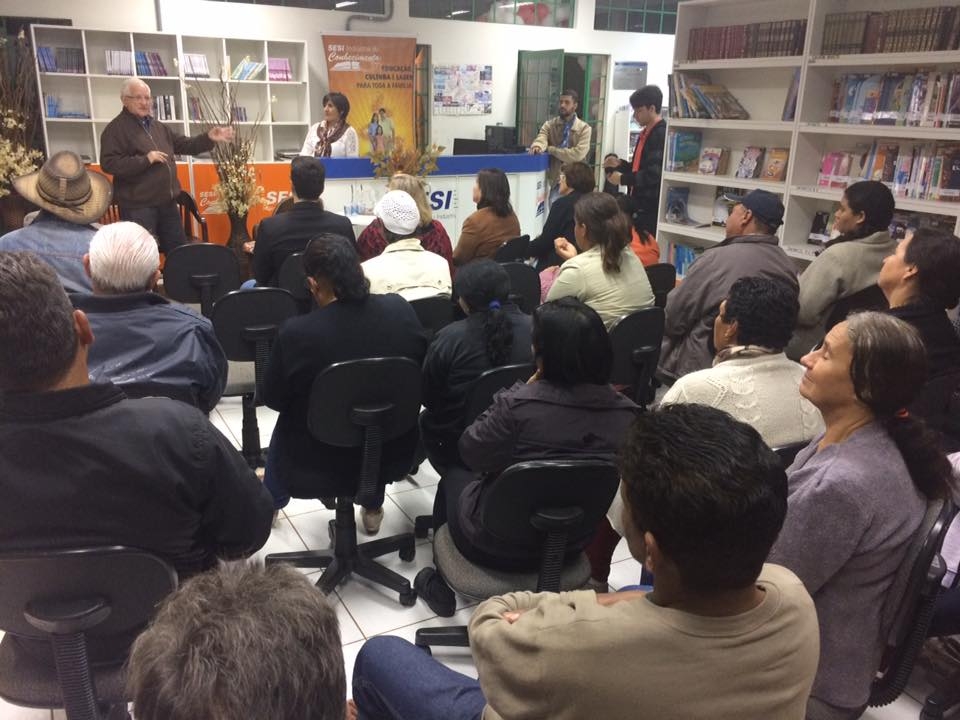 Sarau Literário reúne poesia, música e reconhecimento de obras e autores andiraenses