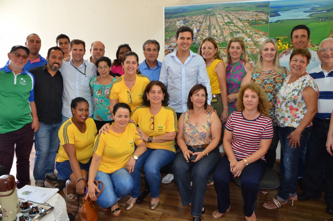 Diego Garcia visita Andirá e apresenta emendas para entidades e município