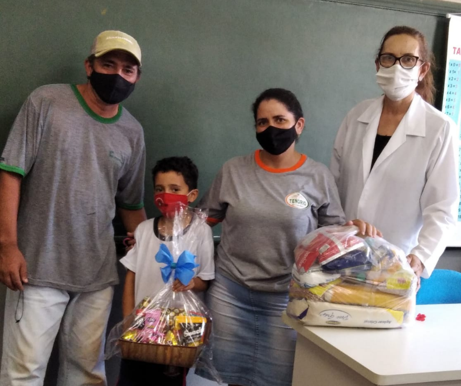 Escola Municipal Pingo de Gente vence campanha de arrecadação de garrafas PET 